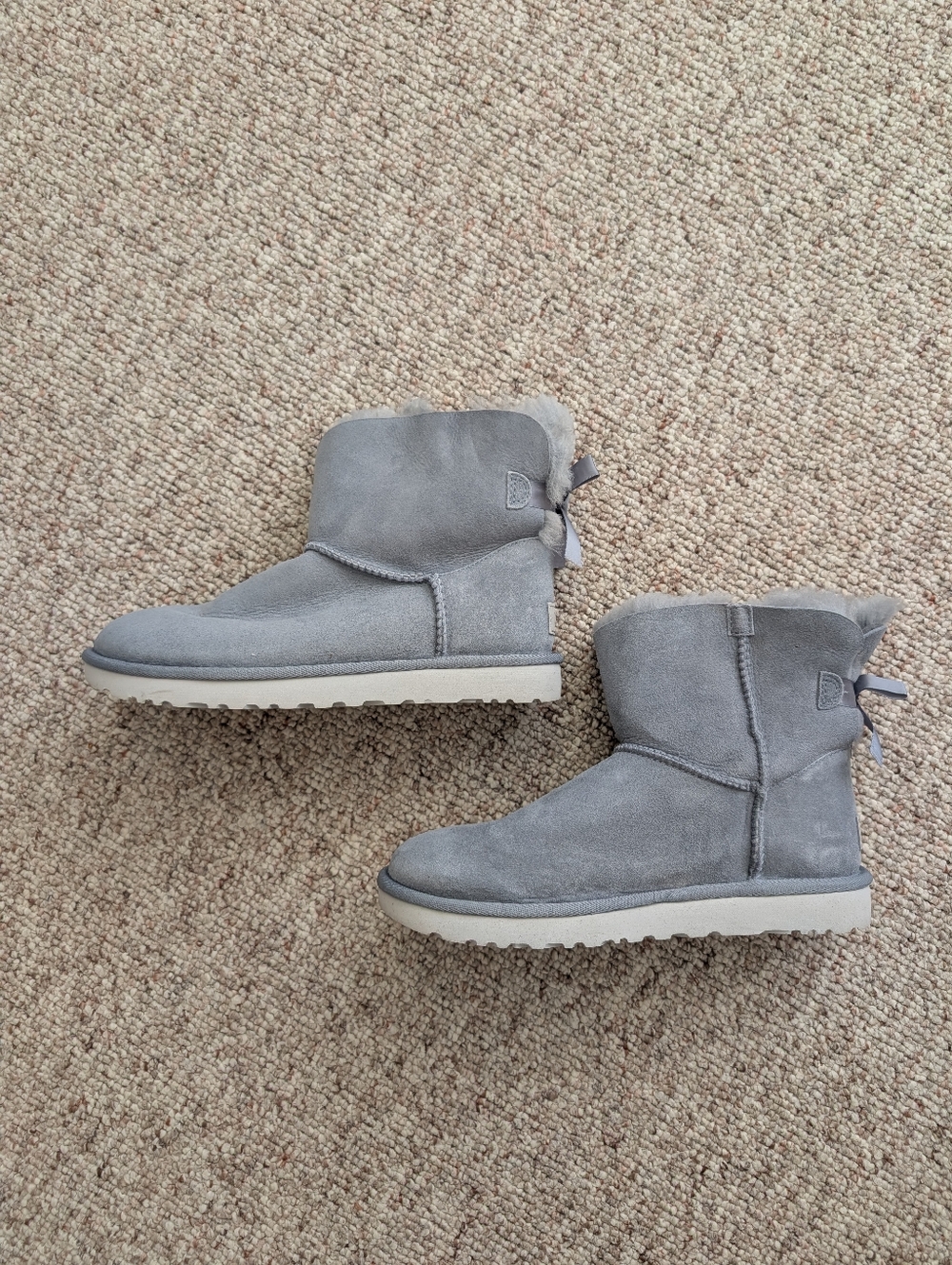 SIZE 8 UGG Gray Suede Short Winter Boots